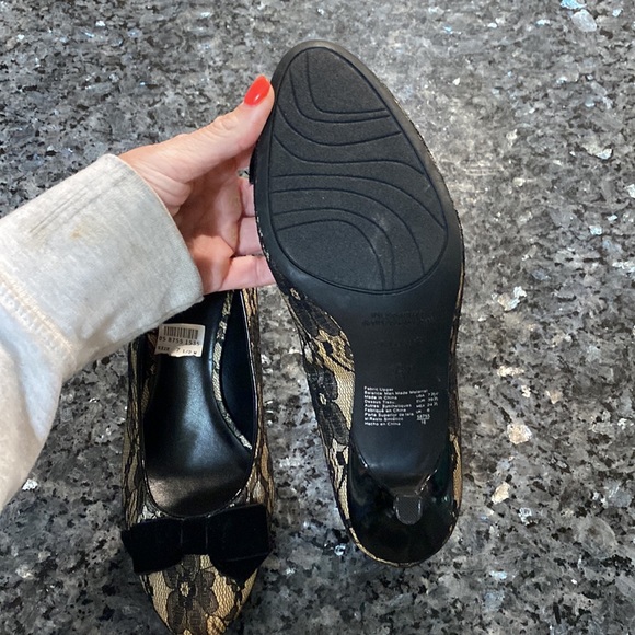 NWOT Fioni Womens Floral Lace low kitten round toe heels | Size 7 1/2 W - Picture 8 of 10